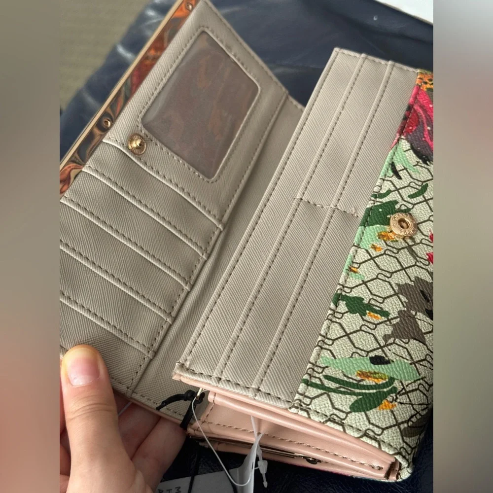 Wallet - Picture 6 of 7